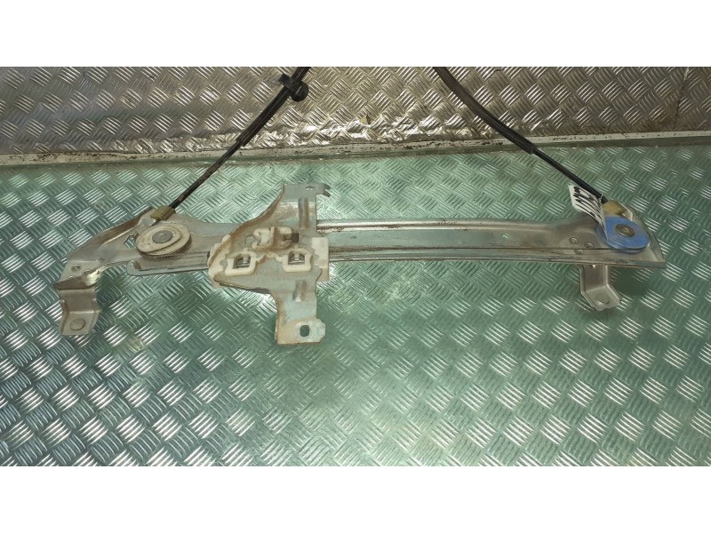 Recambio de elevalunas trasero derecho para renault megane iii berlina 5 p referencia OEM IAM 827200008R 920041100 SIN MOTOR