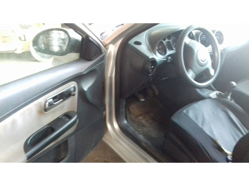 seat ibiza (6l1) del año 2004