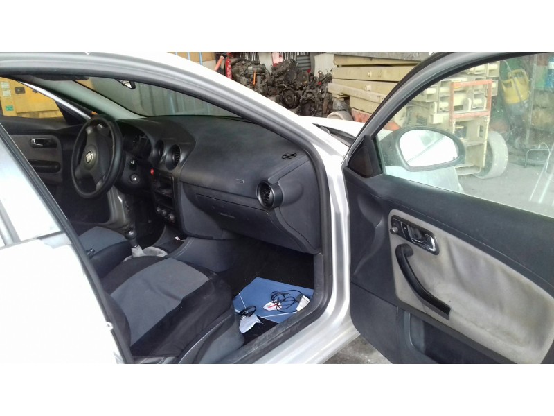seat ibiza (6l1) del año 2004
