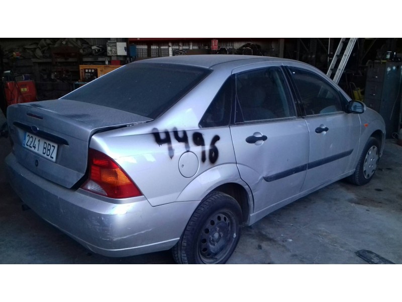 ford focus berlina (cak) del año 2000