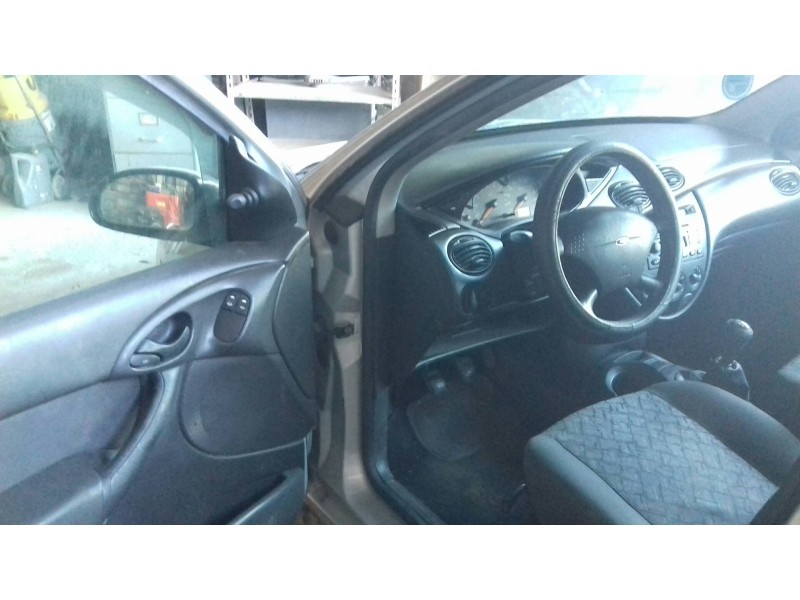 ford focus berlina (cak) del año 2000