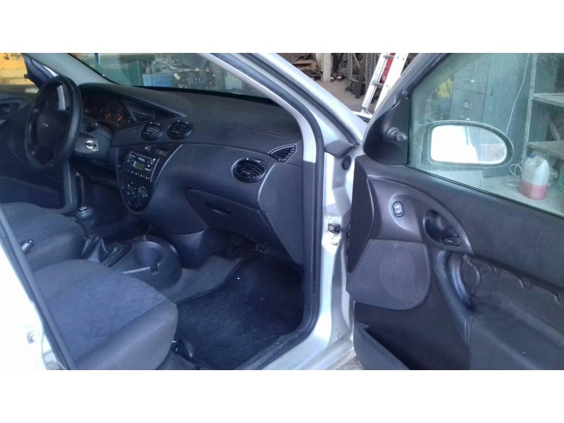 ford focus berlina (cak) del año 2000