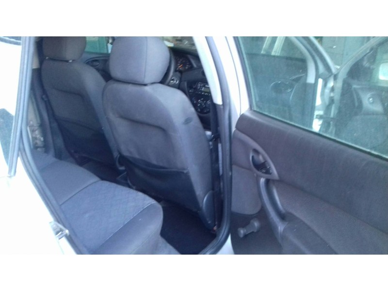 ford focus berlina (cak) del año 2000