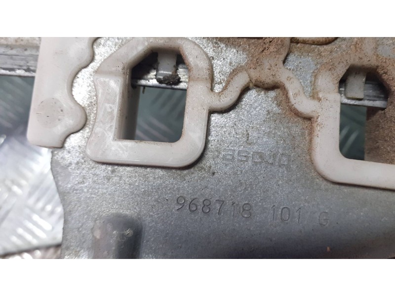 Recambio de elevalunas trasero izquierdo para renault megane iii berlina 5 p referencia OEM IAM 968718101G 827210008R 920040100