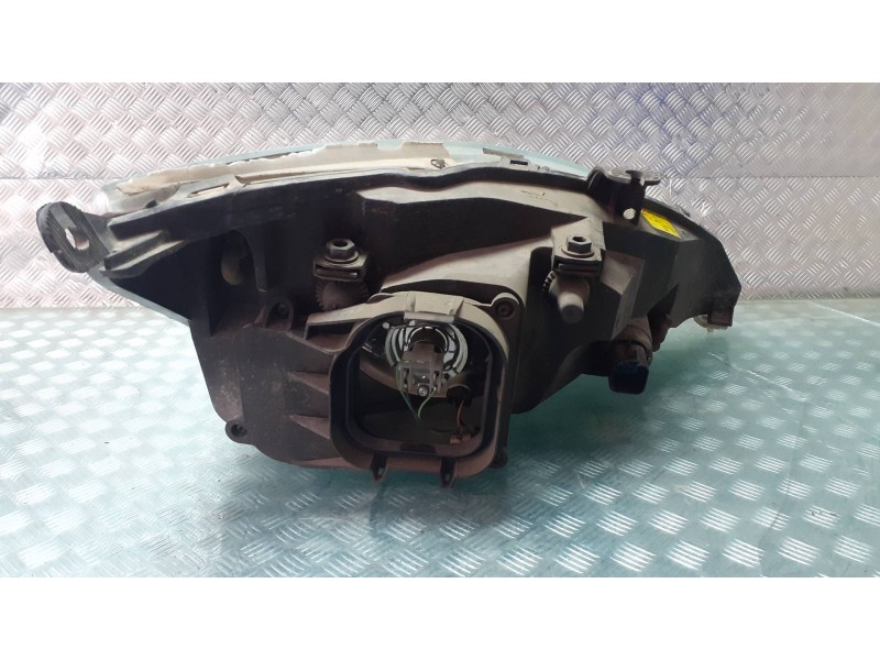 Recambio de faro izquierdo para ford focus berlina (cak) referencia OEM IAM 0374D  