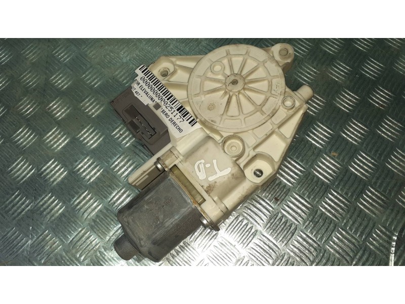 Recambio de motor elevalunas trasero derecho para peugeot 407 referencia OEM IAM 994650102 0130822200 