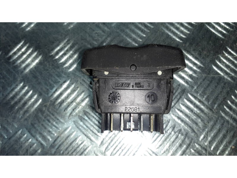 Recambio de mando elevalunas delantero derecho para dacia logan referencia OEM IAM 22681  