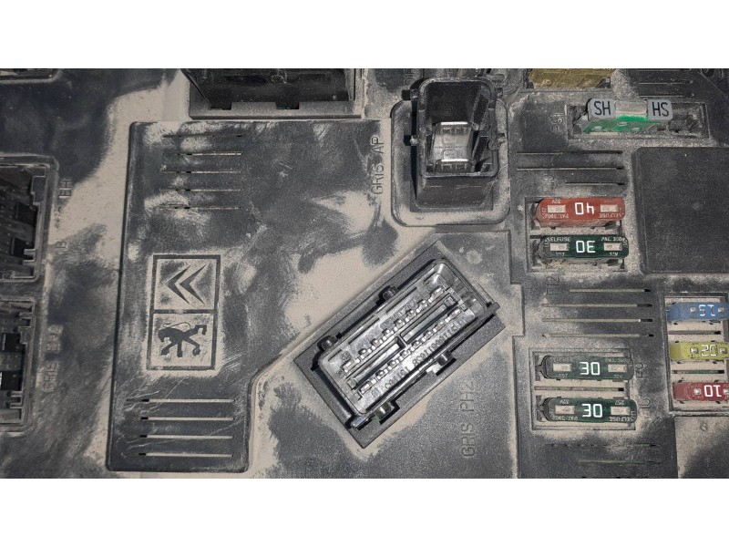 Recambio de caja reles / fusibles para peugeot partner (s2) referencia OEM IAM 9653667580 S118085320E 