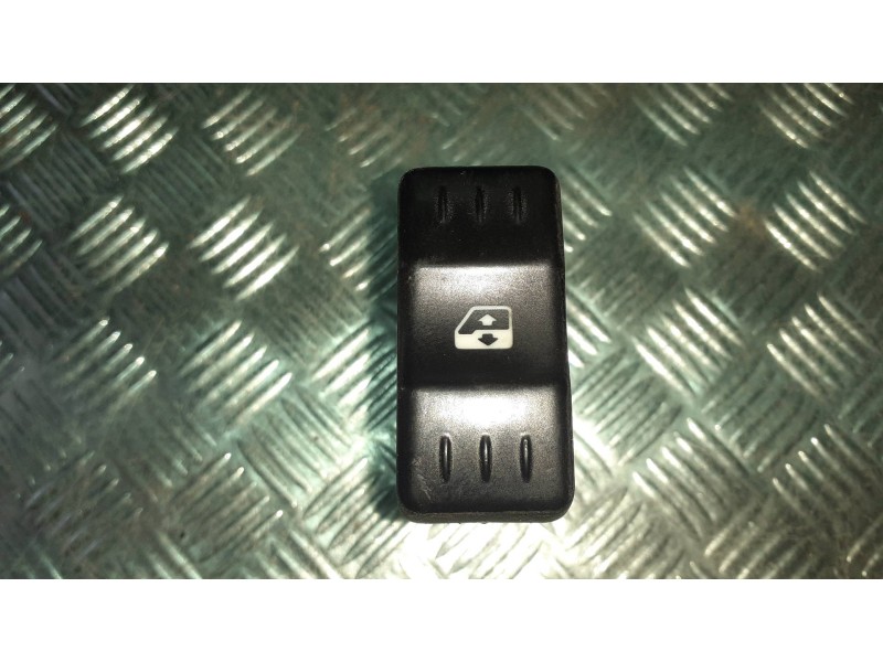 Recambio de mando elevalunas trasero izquierdo para dacia logan referencia OEM IAM 56613 5165M 