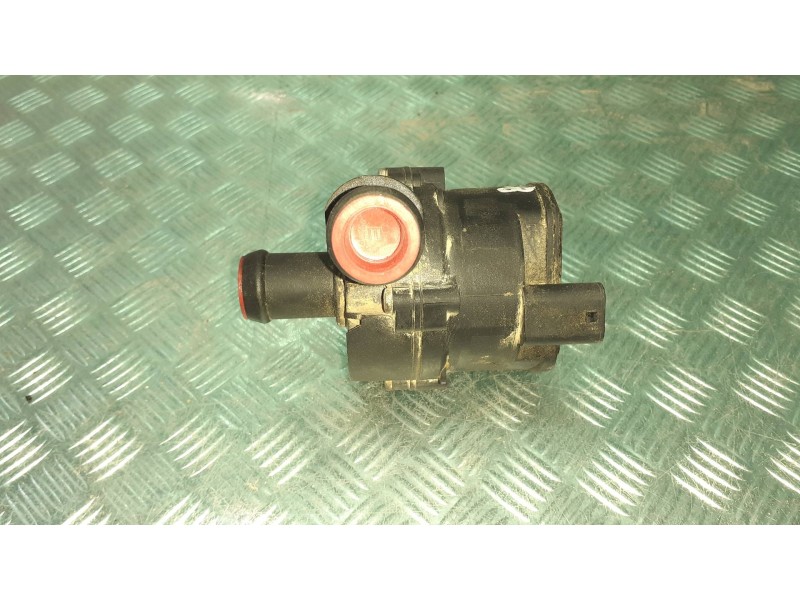 Recambio de bomba agua para volkswagen golf vii lim. referencia OEM IAM 0392023209 5G0965567 3 PINES
