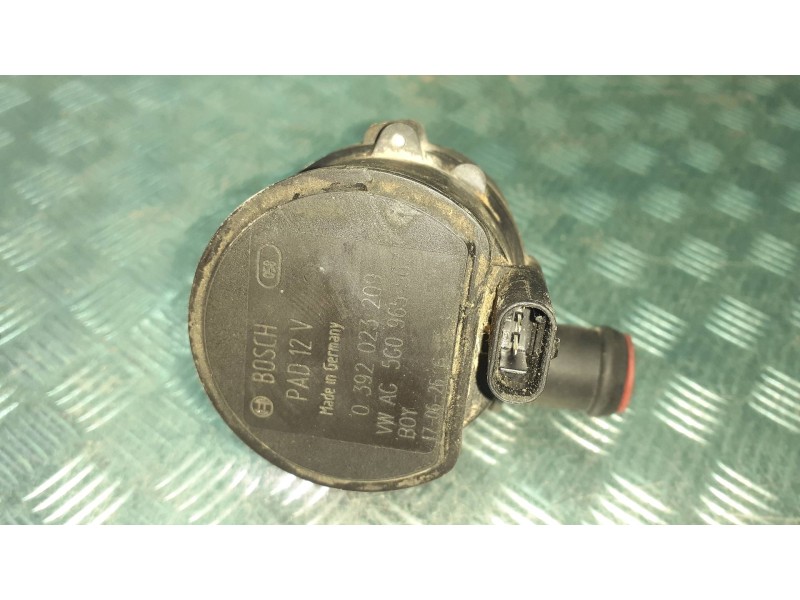 Recambio de bomba agua para volkswagen golf vii lim. referencia OEM IAM 0392023209 5G0965567 3 PINES
