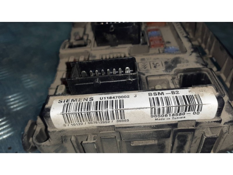 Recambio de caja reles / fusibles para peugeot partner (s2) referencia OEM IAM U118470002 9650618580 