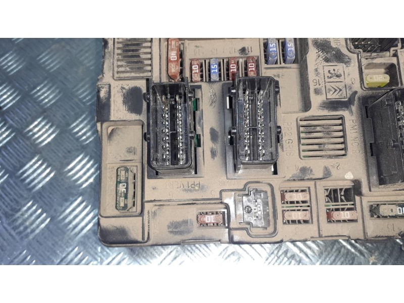 Recambio de caja reles / fusibles para peugeot partner (s2) referencia OEM IAM U118470002 9650618580 