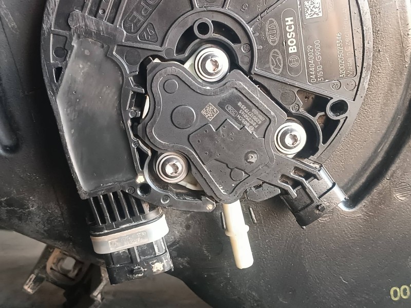 Recambio de deposito adblue para kia xceed referencia OEM IAM 31500J7900  