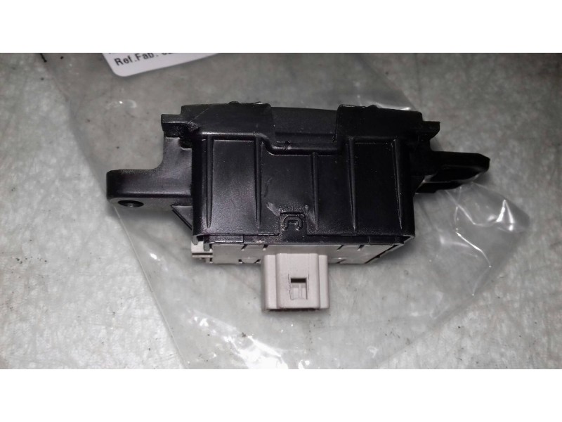 Recambio de mando multifuncion para renault captur xmod referencia OEM IAM 52208 3525 
