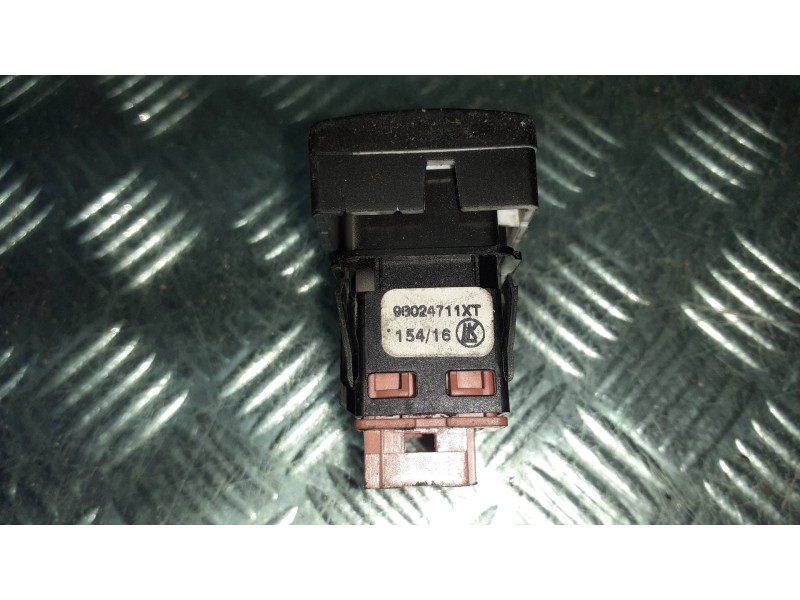 Recambio de interruptor para citroen berlingo cuadro referencia OEM IAM 9B024711XT  