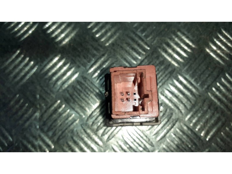 Recambio de interruptor para citroen berlingo cuadro referencia OEM IAM 9B024711XT  