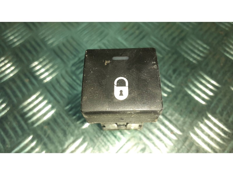 Recambio de interruptor para citroen berlingo cuadro referencia OEM IAM 96582880XT  4 PINES