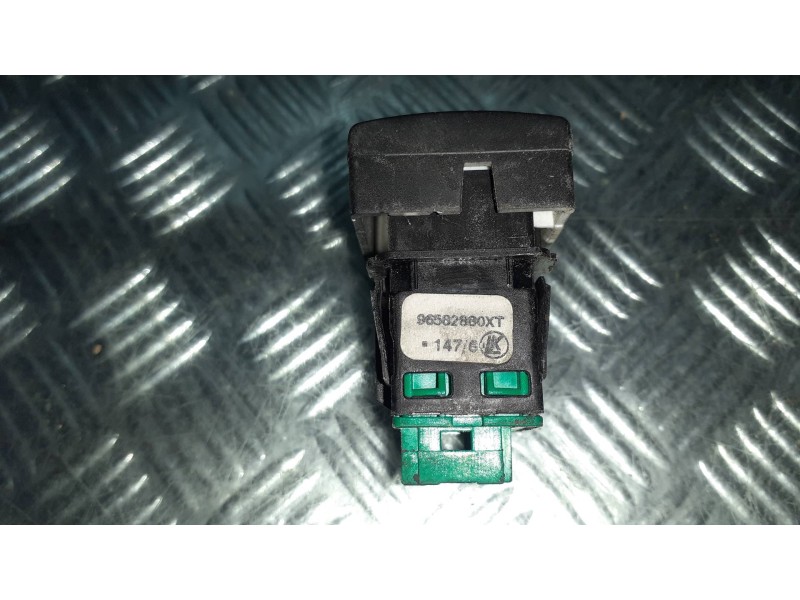 Recambio de interruptor para citroen berlingo cuadro referencia OEM IAM 96582880XT  4 PINES