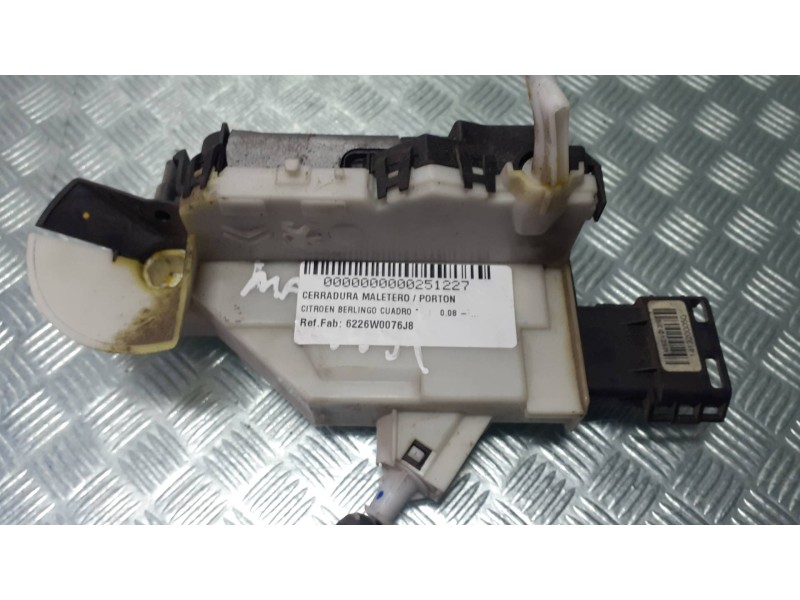 Recambio de cerradura maletero / porton para citroen berlingo cuadro referencia OEM IAM 6226W0076J8 A01863 1413200050