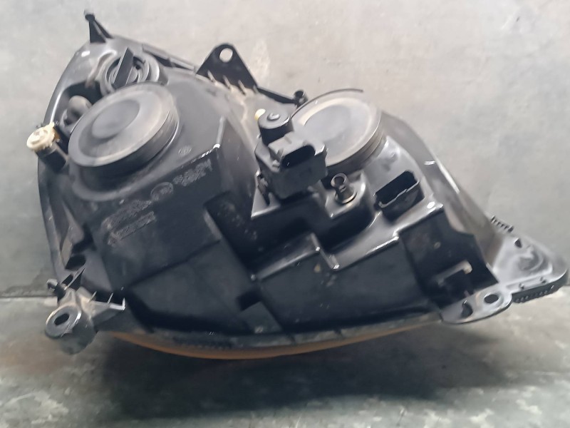 Recambio de faro izquierdo para renault clio ii fase ii (b/cb0) referencia OEM IAM 15601700L  HELLA
