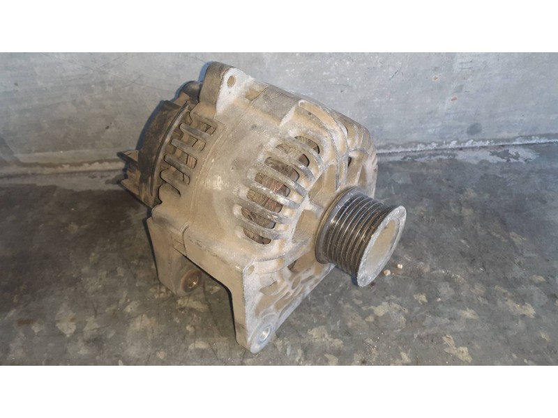 Recambio de alternador para renault megane ii classic berlina referencia OEM IAM 8200290215 TG11C022 110A