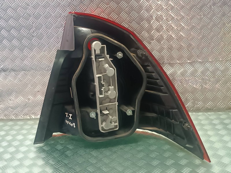 Recambio de piloto trasero izquierdo para ford focus berlina (cap) referencia OEM IAM 13405B  6 PINES