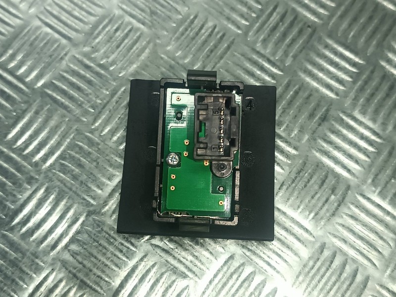 Recambio de modulo electronico para nissan pulsar (c13) referencia OEM IAM 50109B CIERRE COCHE/CINTURONES 5 PINES