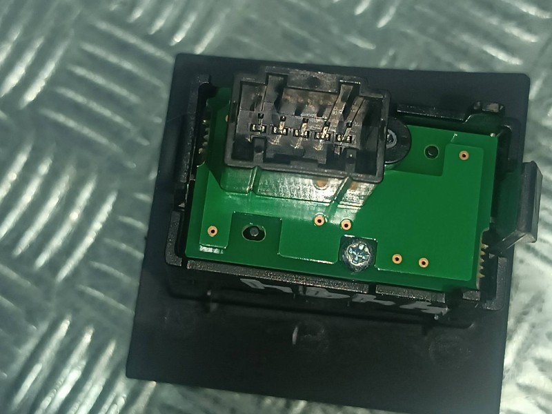 Recambio de modulo electronico para nissan pulsar (c13) referencia OEM IAM 50109B CIERRE COCHE/CINTURONES 5 PINES