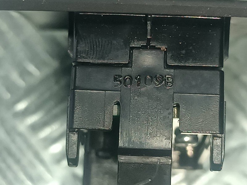 Recambio de modulo electronico para nissan pulsar (c13) referencia OEM IAM 50109B CIERRE COCHE/CINTURONES 5 PINES