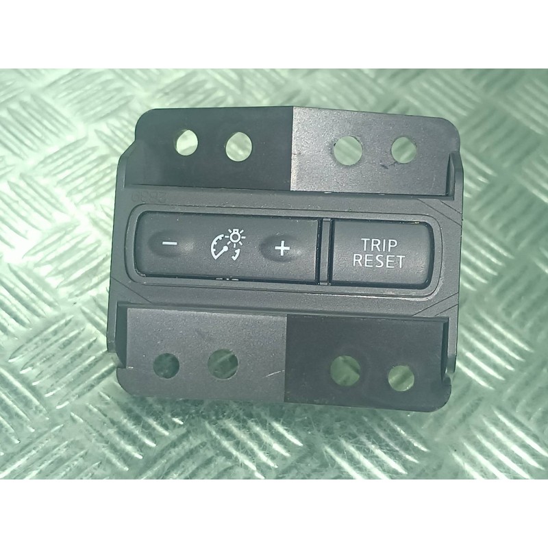 Recambio de interruptor para nissan pulsar (c13) referencia OEM IAM 50105C  TRIP RESET/CONTROL CRUCERO