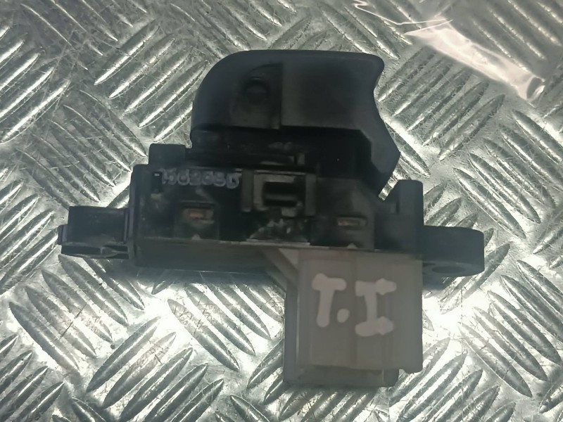 Recambio de mando elevalunas trasero izquierdo para nissan pulsar (c13) referencia OEM IAM 1562650  5 PINES
