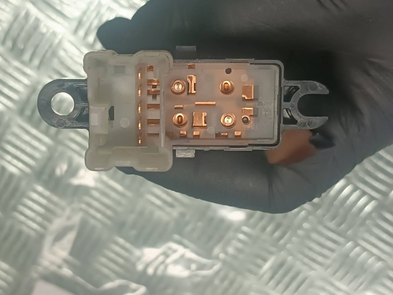 Recambio de mando elevalunas trasero izquierdo para nissan pulsar (c13) referencia OEM IAM 1562650  5 PINES