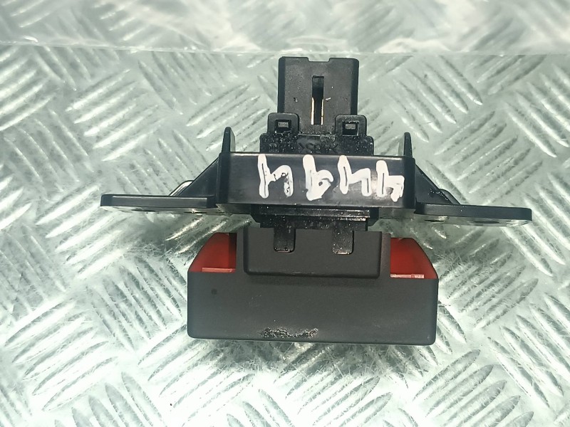 Recambio de warning para nissan pulsar (c13) referencia OEM IAM 682UU3ZL0A 4 PINES 63207