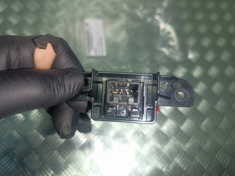 Recambio de warning para nissan pulsar (c13) referencia OEM IAM 682UU3ZL0A 4 PINES 63207