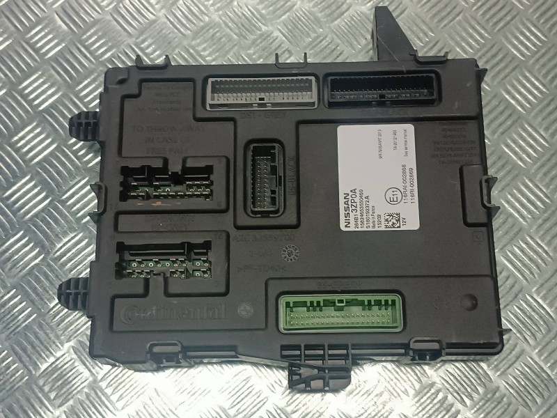 Recambio de caja reles / fusibles para nissan pulsar (c13) referencia OEM IAM 284B13ZP0A  