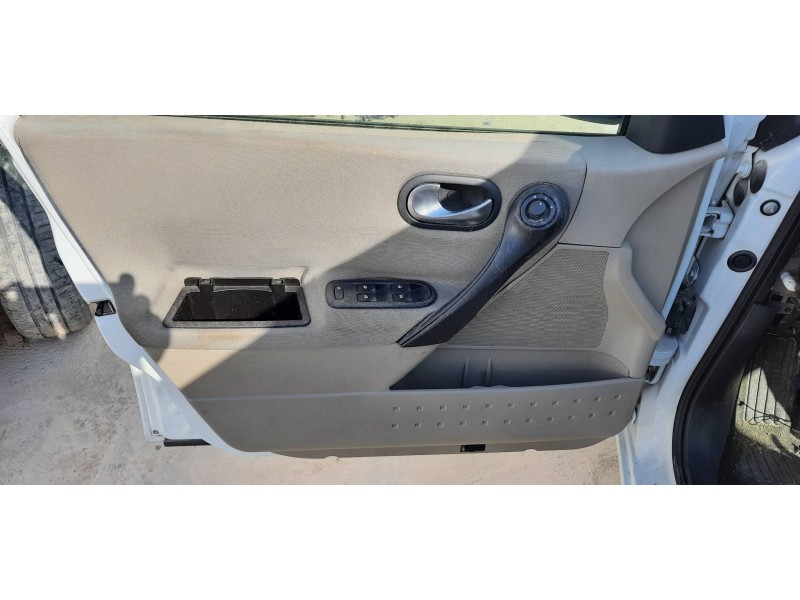 renault megane ii classic berlina del año 2007