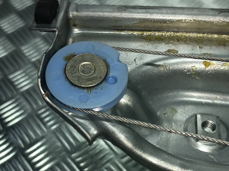 Recambio de elevalunas trasero izquierdo para nissan pulsar (c13) referencia OEM IAM 827013ZL0A CONECTOR 2 PINES ELECTRICO