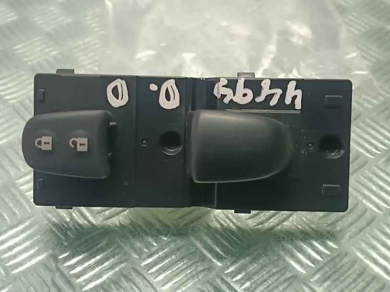 Recambio de mando elevalunas delantero derecho para nissan pulsar (c13) referencia OEM IAM  CONECTOR 8 PINES CIERRE PUERTAS