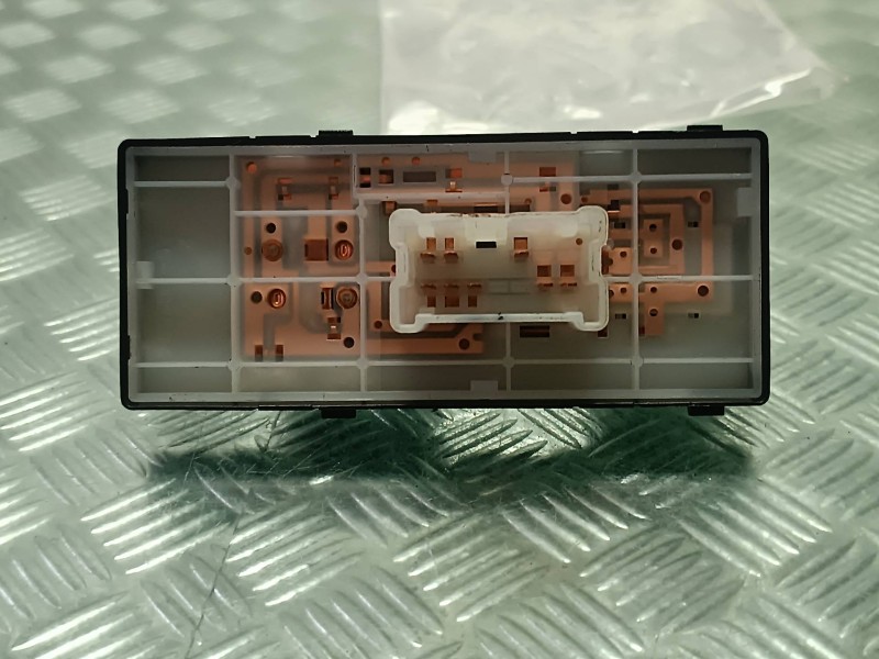 Recambio de mando elevalunas delantero derecho para nissan pulsar (c13) referencia OEM IAM  CONECTOR 8 PINES CIERRE PUERTAS