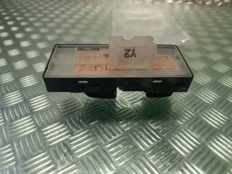Recambio de mando elevalunas delantero derecho para nissan pulsar (c13) referencia OEM IAM  CONECTOR 8 PINES CIERRE PUERTAS