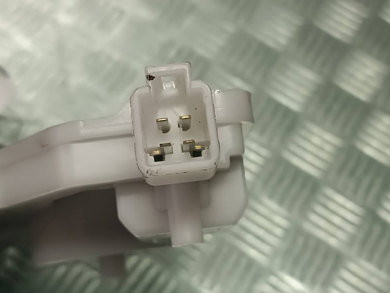 Recambio de cerradura maletero / porton para nissan pulsar (c13) referencia OEM IAM 905024EA1B  CONECTOR 4 PINES