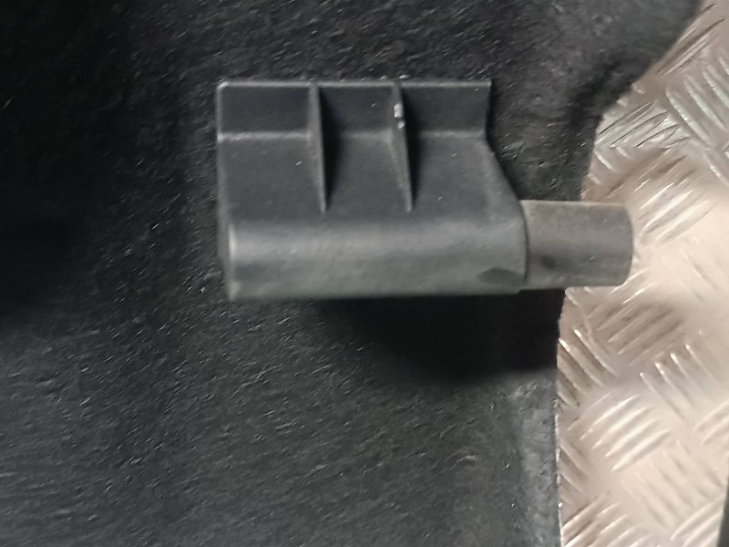 Recambio de bandeja trasera para peugeot 308 referencia OEM IAM 98222465ZD  