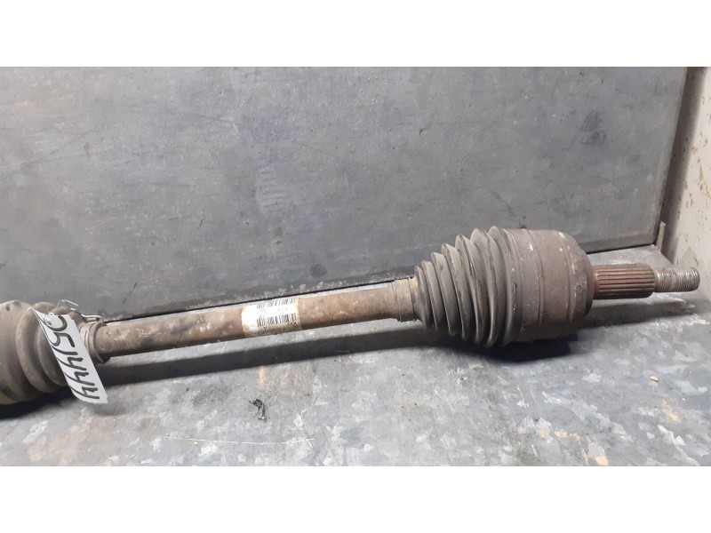 Recambio de transmision delantera derecha para renault megane iii berlina 5 p referencia OEM IAM 254111410ARG 8200725500 