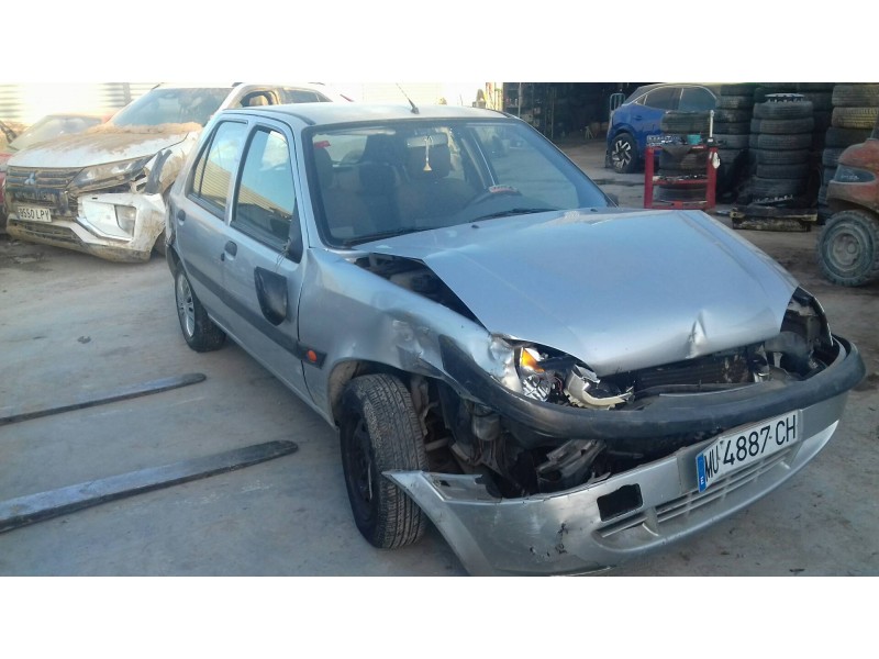 ford fiesta berlina (dx) del año 2000