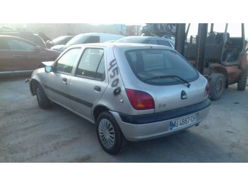ford fiesta berlina (dx) del año 2000