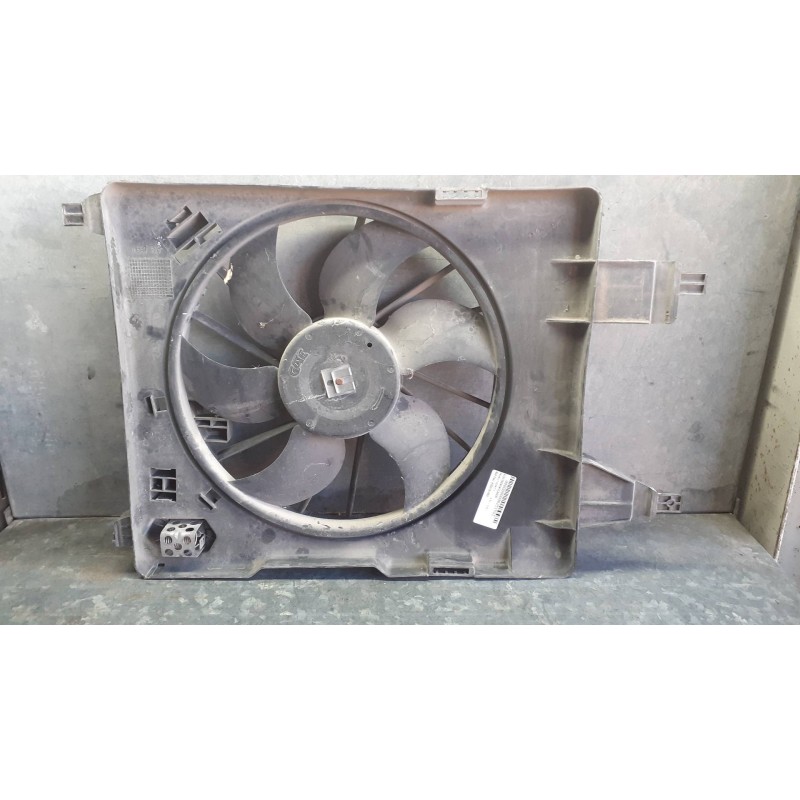 Recambio de electroventilador para renault scenic ii referencia OEM IAM 8200151465  