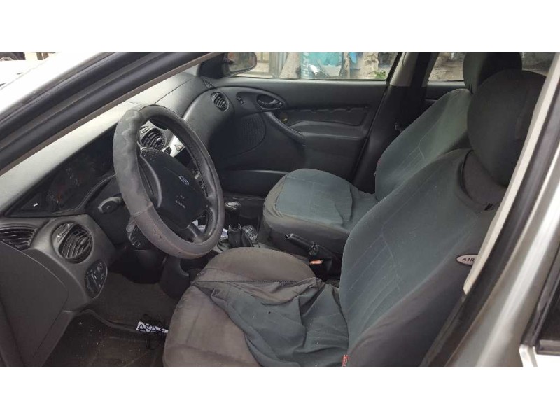 ford focus berlina (cak) del año 2001