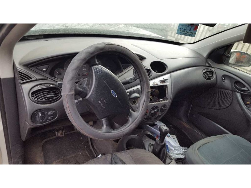 ford focus berlina (cak) del año 2001