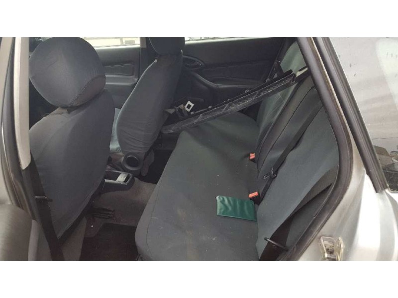 ford focus berlina (cak) del año 2001
